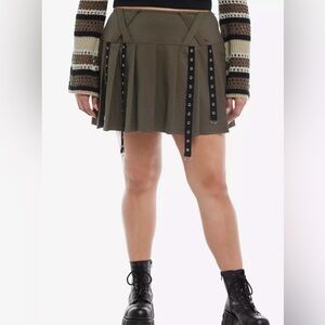 Hot Topic Social Collision Olive Green Pleaded Mini Skirt size 16/18